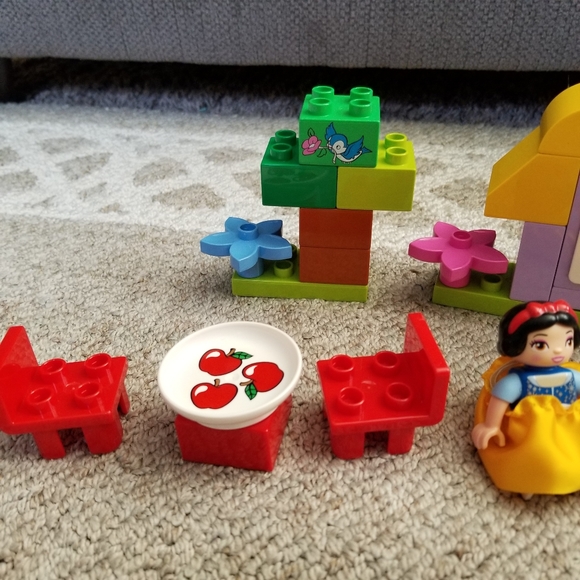 Lego Duplo Princess Snow White's Cottage - Picture 5 of 5